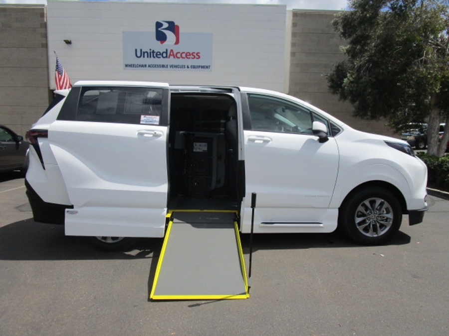 New 2025 Toyota Sienna Hybrid LE AWD w MID ROW - Vantage Mobility Commercial Side Entry Entry In Floor Manual Ramp