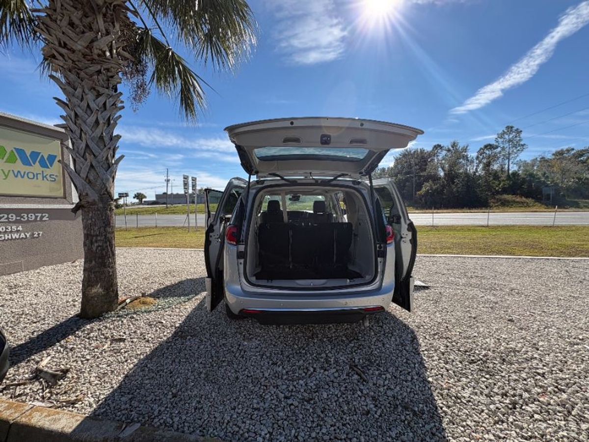 2024 CHRYSLER PACIFICA - Image 17