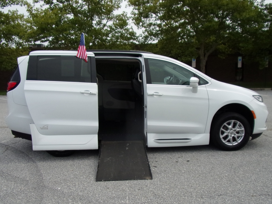 2022 Chrysler Pacifica Touring L - Photo 9