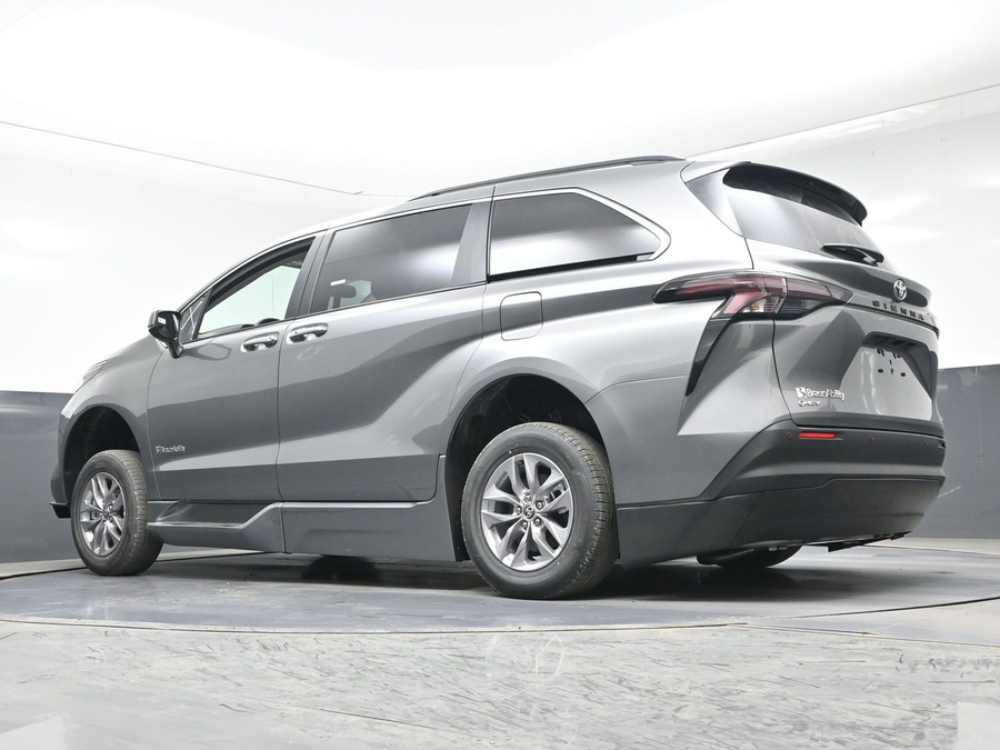 New 2026 Toyota Sienna Hybrid XLE Add - BraunAbility Side Entry Entry Fold Out Automatic Ramp