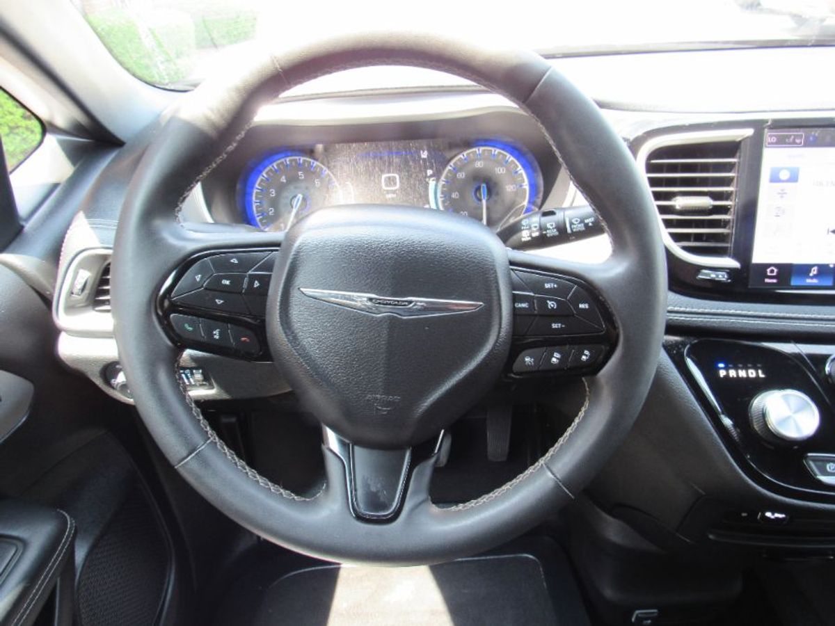 2023 CHRYSLER PACIFICA - Image 17