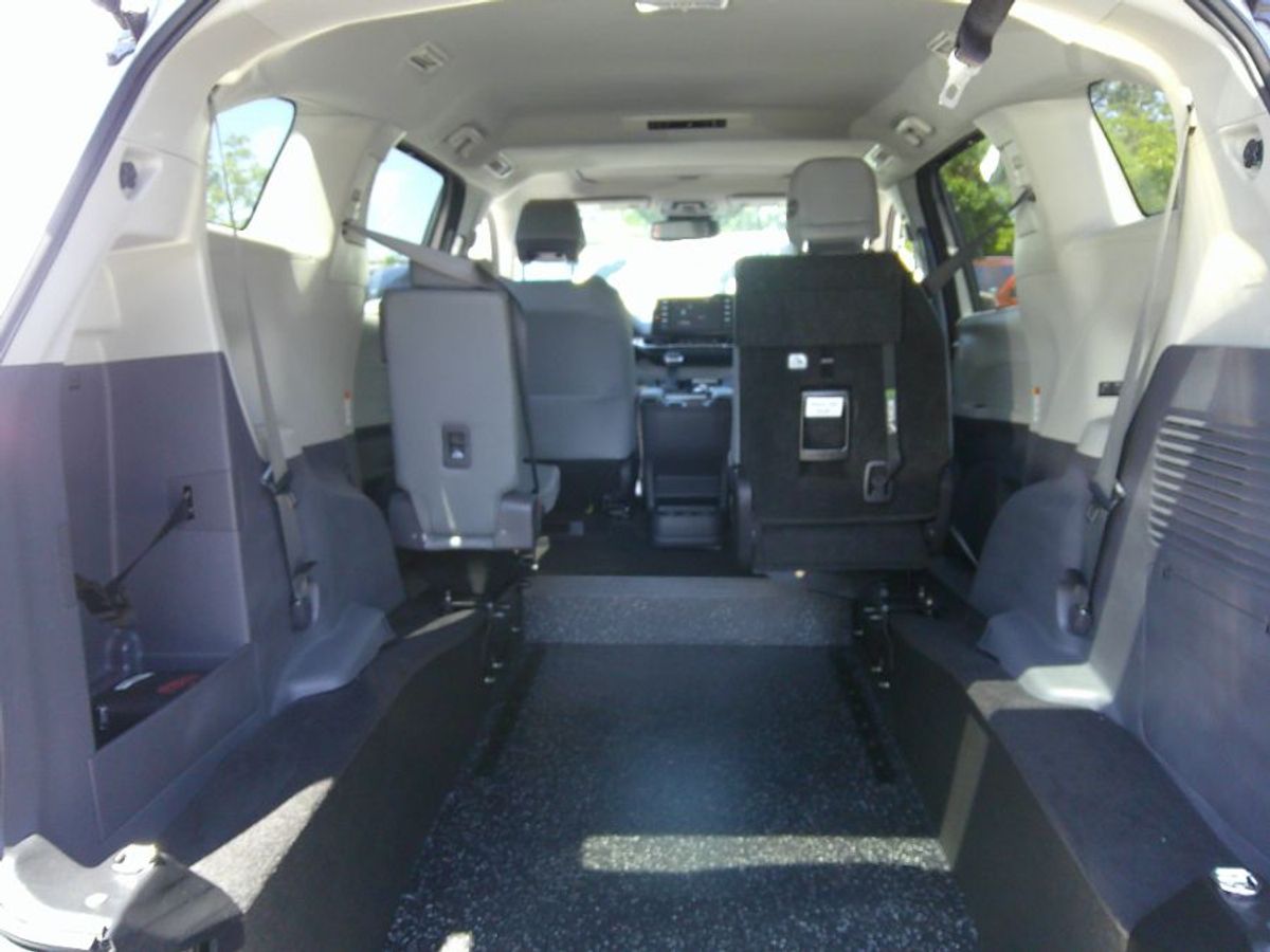 2024 TOYOTA SIENNA - Image 3