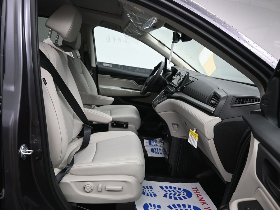 Grey Honda Odyssey image number 8