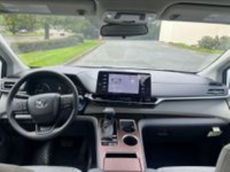 New 2026 Toyota Sienna Hybrid LE - Vantage Mobility Rear Entry Entry Fold Out Manual Ramp