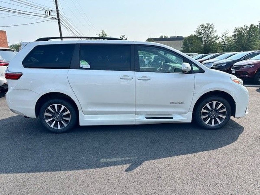 2019 Toyota Sienna XLE