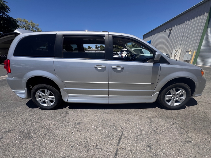  Dodge Grand Caravan image number 1