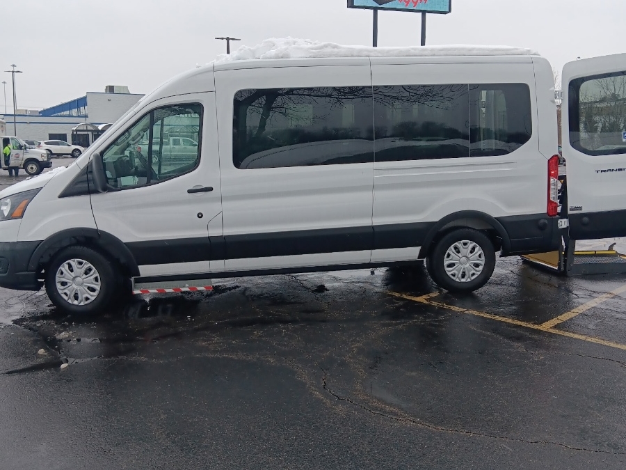 White Ford T350 image number 25