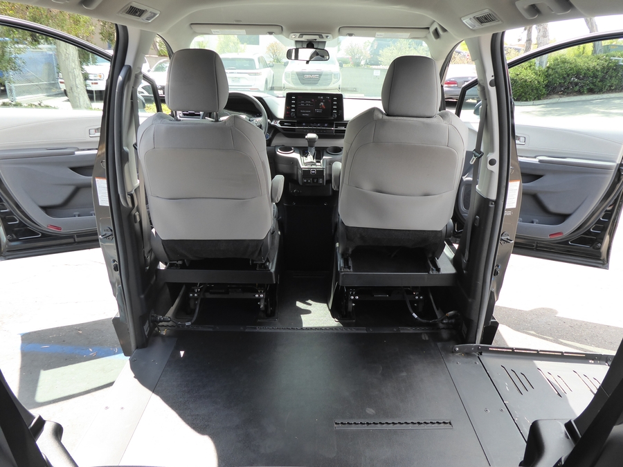Used 2024 Toyota Sienna Hybrid LE Base - BraunAbility Side Entry Fold Out Automatic Ramp