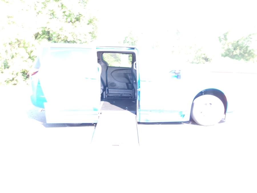 Blue Chrysler Pacifica image number 8