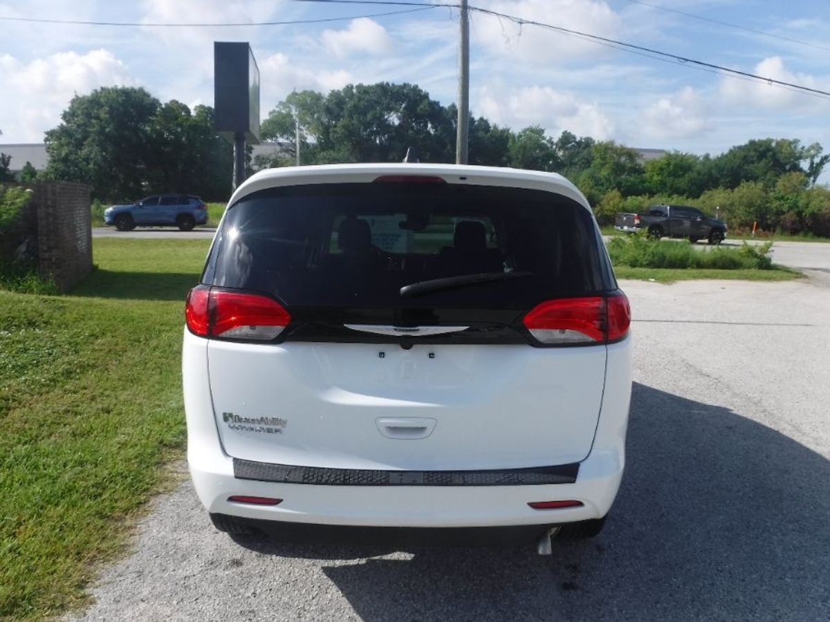 2023 CHRYSLER VOYAGER - Image 7