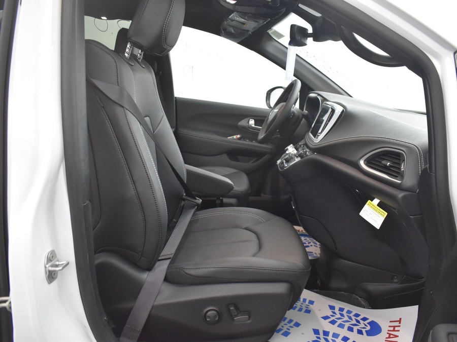 New 2025 Chrysler Pacifica SELECT PLUS - BraunAbility Side Entry Entry In Floor Automatic Ramp