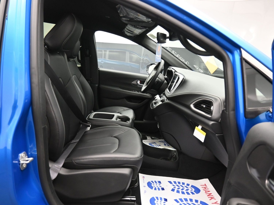 New 2026 Chrysler Pacifica Select Safety - BraunAbility Rear Entry Entry Fold Out Manual Ramp