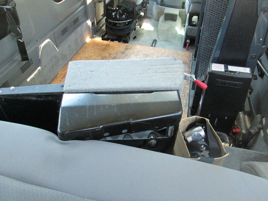 2013 Ford E-Series Econoline Wagon XLT - Photo 8