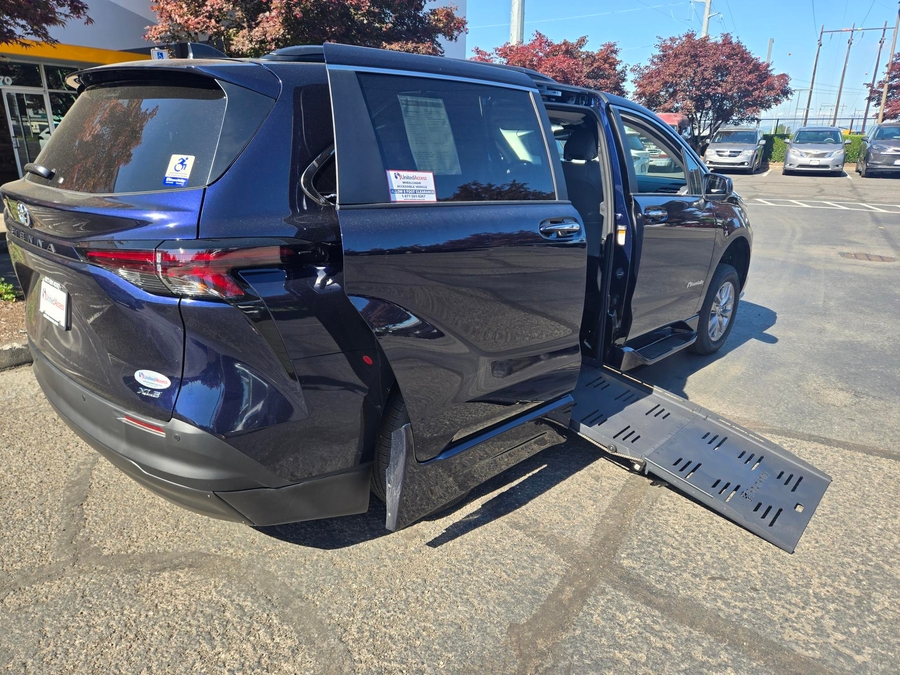 Used 2022 Toyota Sienna Hybrid XLE - BraunAbility Side Entry Fold Out Automatic Ramp