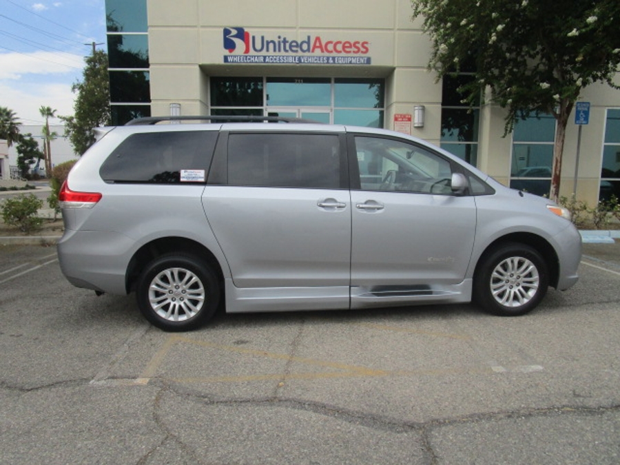 Used 2014 Toyota Sienna XLE - BraunAbility Side Entry Fold Out Automatic Ramp