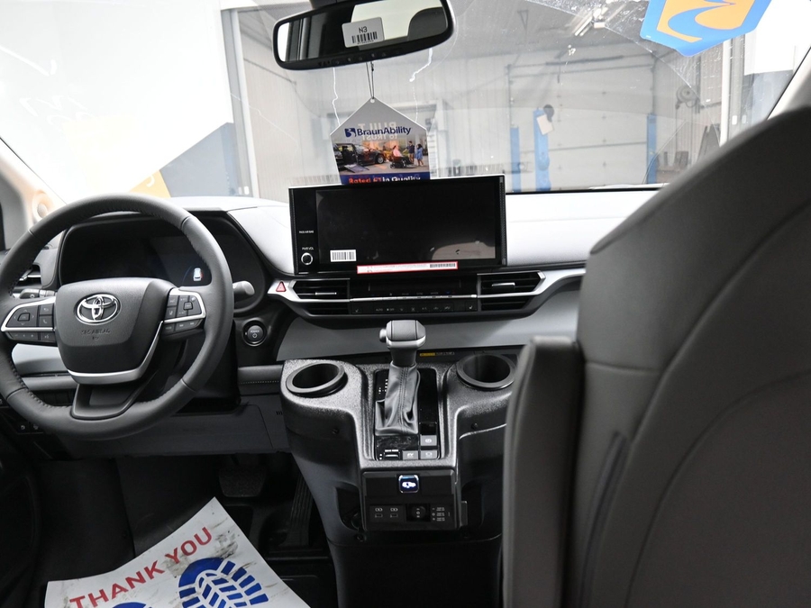 Black Toyota Sienna image number 13