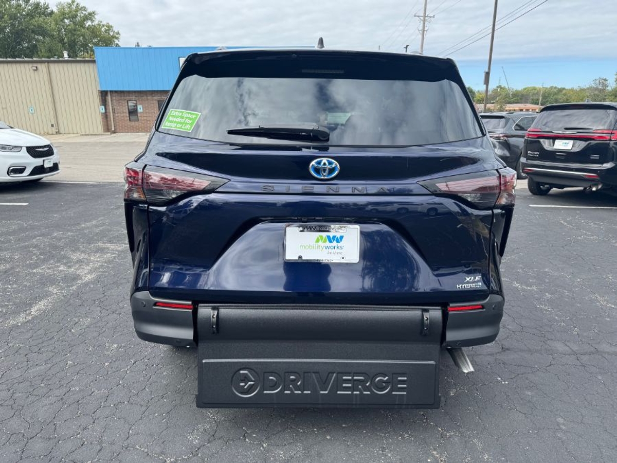 2024 TOYOTA SIENNA - Image 6
