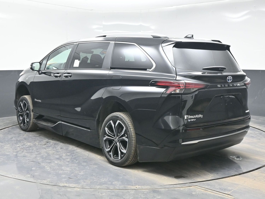 Black Toyota Sienna image number 4