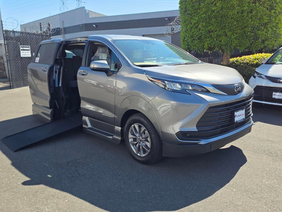 New 2026 Toyota Sienna Hybrid LE FWD - VMI Side Entry In Floor Automatic Ramp