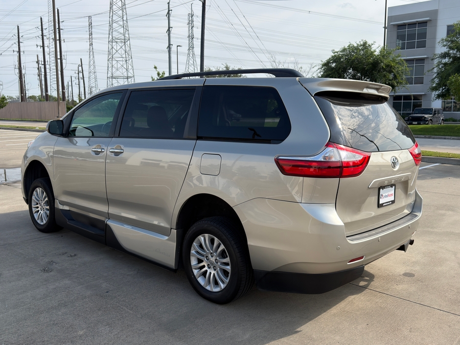 Used 2015 Toyota Sienna XLE - VMI Side Entry Entry In Floor Automatic Ramp
