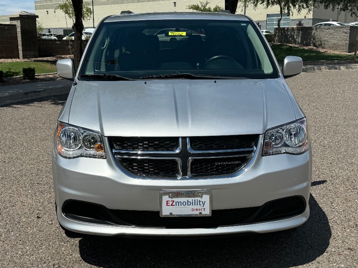 2011 DODGE GRAND CARAVAN - Image 10