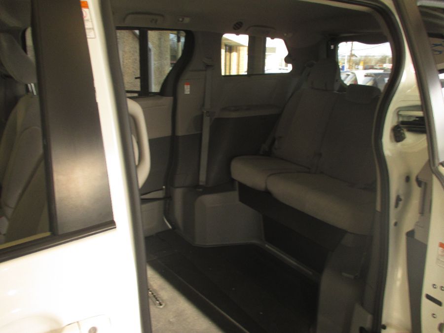 2020 TOYOTA SIENNA - Image 13