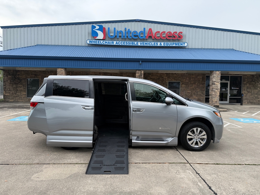 Used 2016 Honda Odyssey EX-L w/Navi - BraunAbility Side Entry Fold Out Automatic Ramp