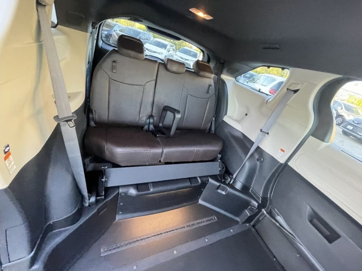 2023 TOYOTA SIENNA - Image 9