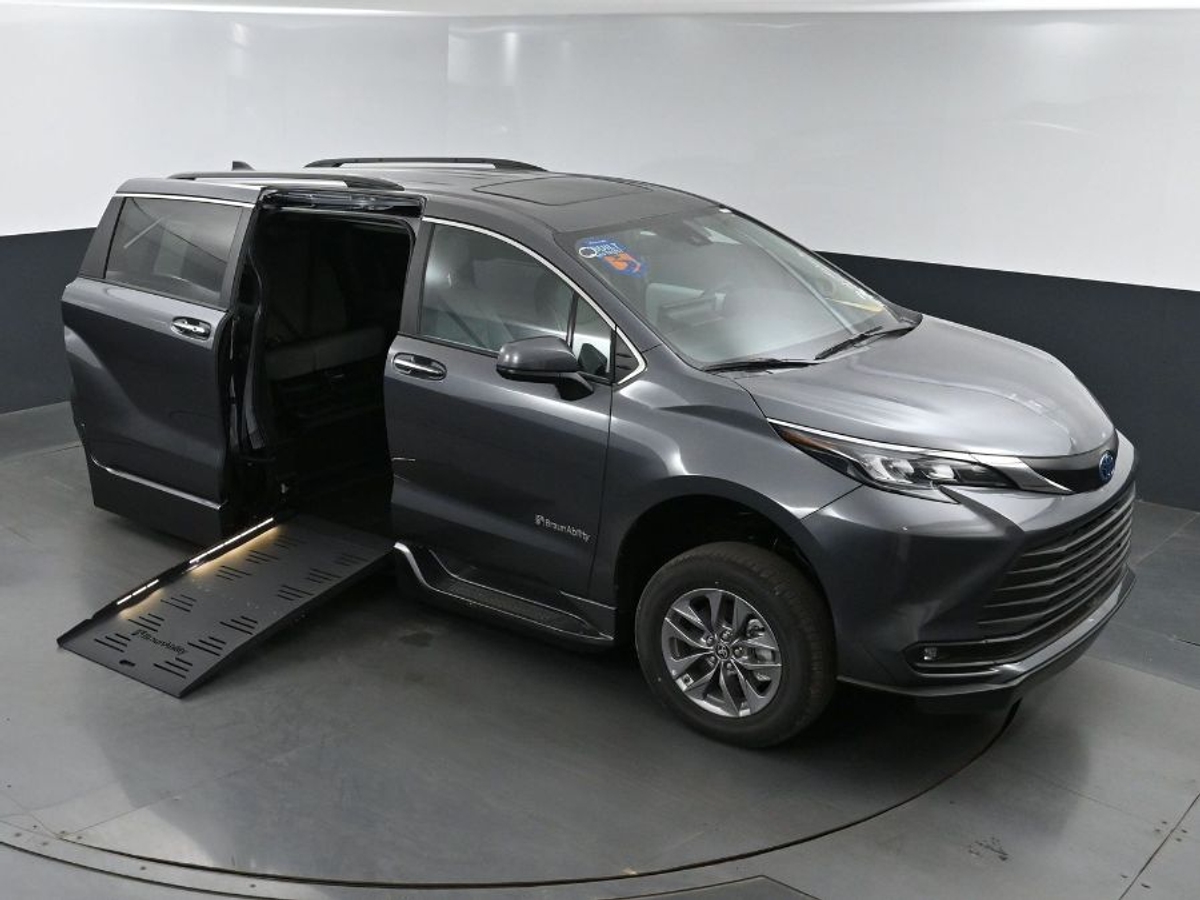 2025 TOYOTA SIENNA - Image 22