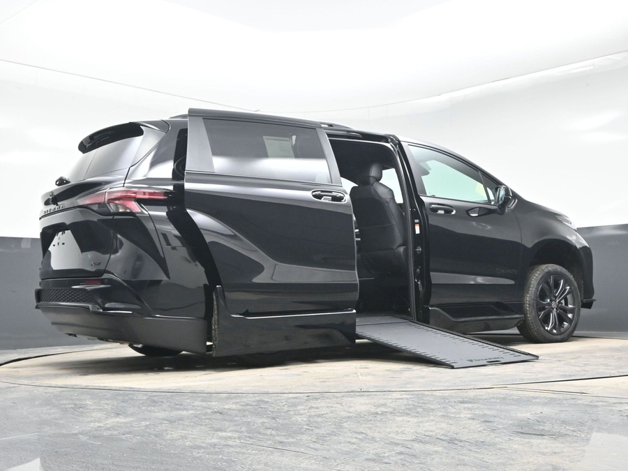 New 2026 Toyota Sienna Hybrid XSE Sport - BraunAbility Side Entry In Floor Automatic Ramp