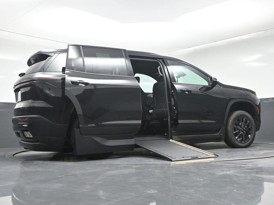 New 2026 Chevrolet Traverse 1LT Midnight - BraunAbility Side Entry In Floor Automatic Ramp