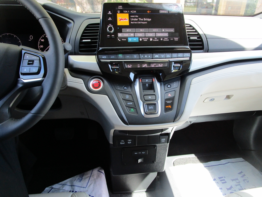 Blue Honda Odyssey image number 9