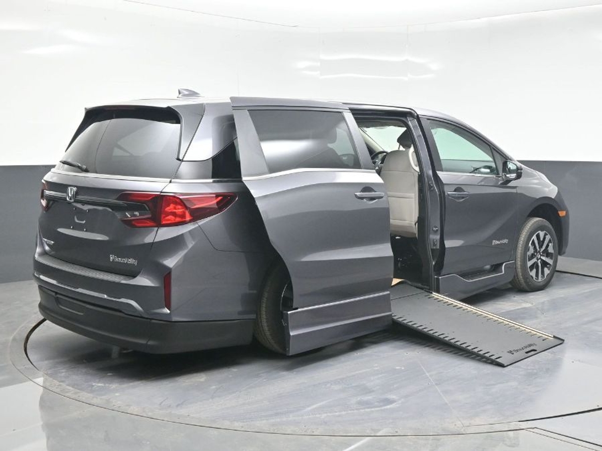 Grey Honda Odyssey image number 6