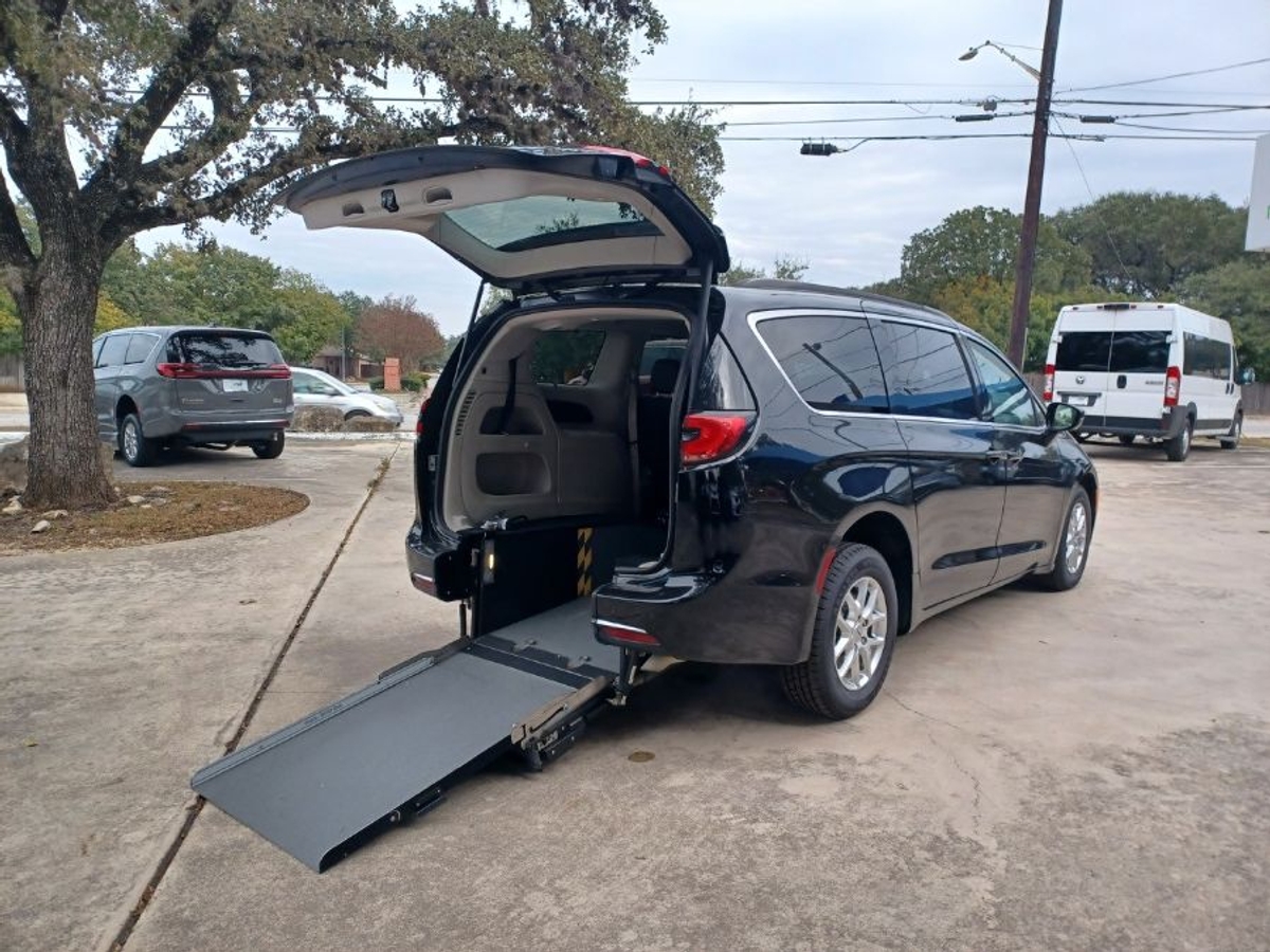 2022 CHRYSLER PACIFICA - Image 4