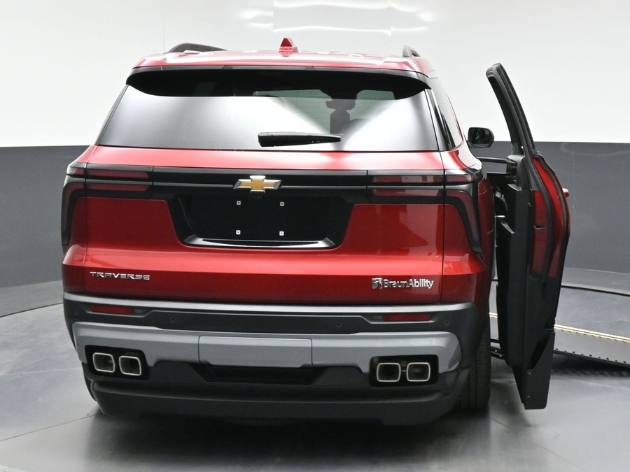 New 2026 Chevrolet Traverse 1LT - BraunAbility Side Entry In Floor Automatic Ramp