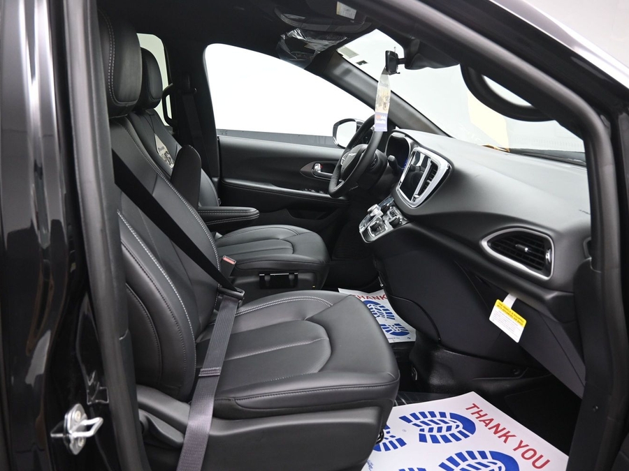 New 2026 Chrysler Voyager LX - BraunAbility Side Entry Fold Out Automatic Ramp