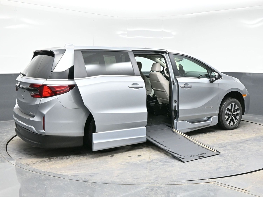 New 2026 Honda Odyssey EX-L - BraunAbility Side Entry Entry In Floor Automatic Ramp