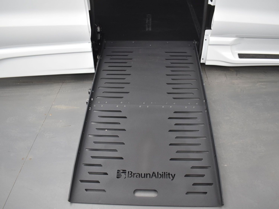 New 2025 Chrysler Pacifica Select Safety - BraunAbility Side Entry Entry Fold Out Automatic Ramp