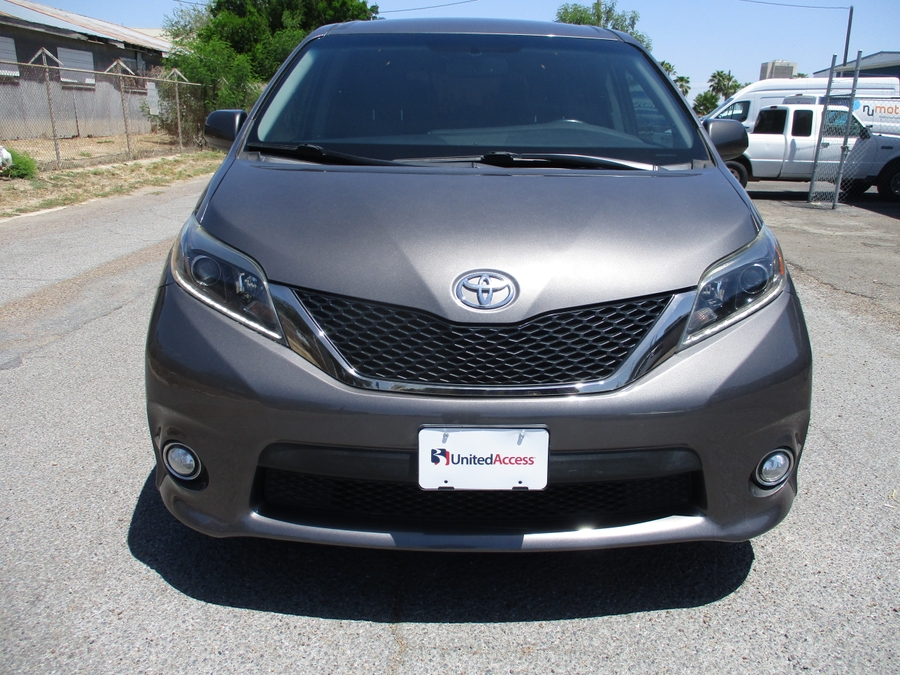 Used 2017 Toyota Sienna SE - BraunAbility Side Entry Fold Out Automatic Ramp