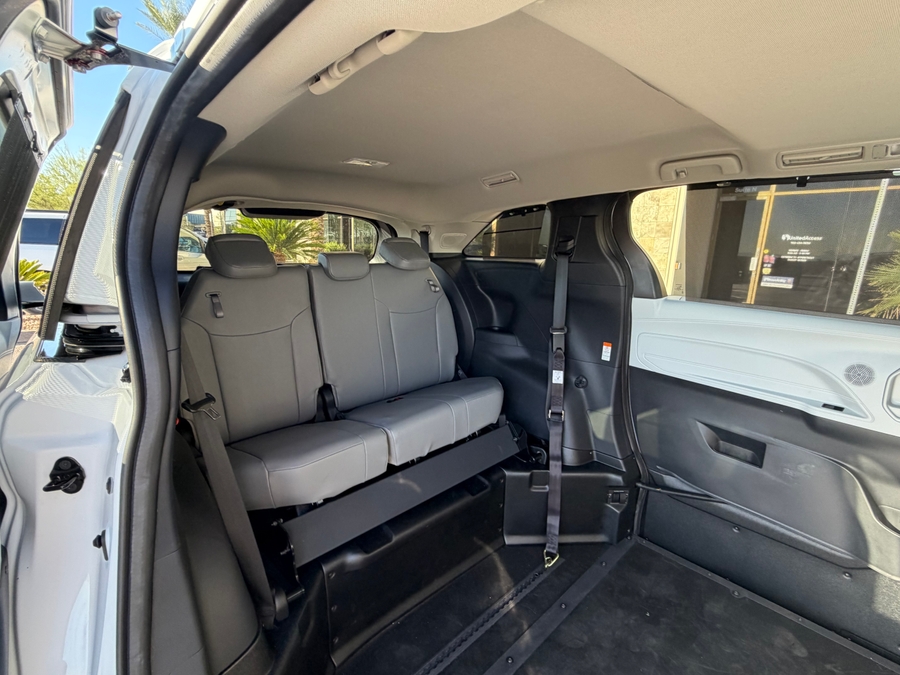 Used 2026 Toyota Sienna Hybrid XLE - BraunAbility Side Entry In Floor Automatic Ramp