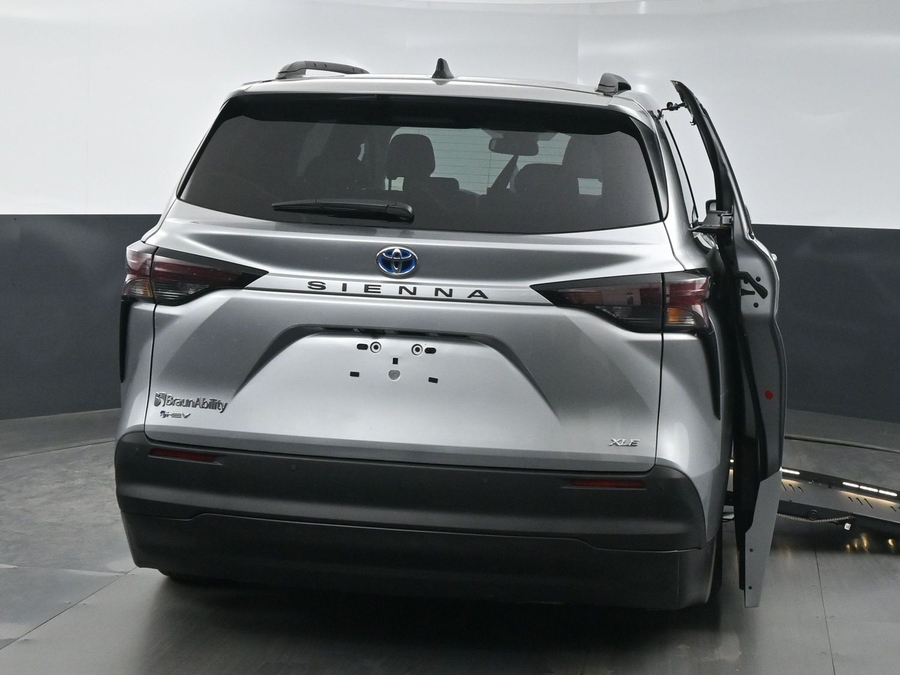 New 2025 Toyota Sienna Hybrid XLE Plus - BraunAbility Side Entry Entry Fold Out Automatic Ramp