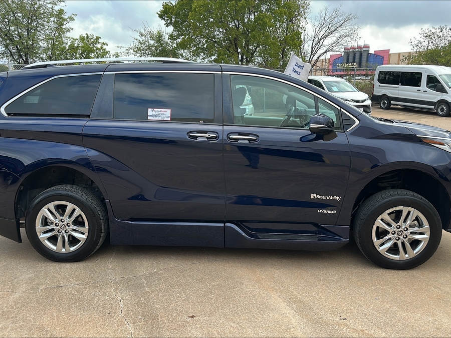Used 2021 Toyota Sienna Hybrid Limited - BraunAbility Side Entry Fold Out Automatic Ramp