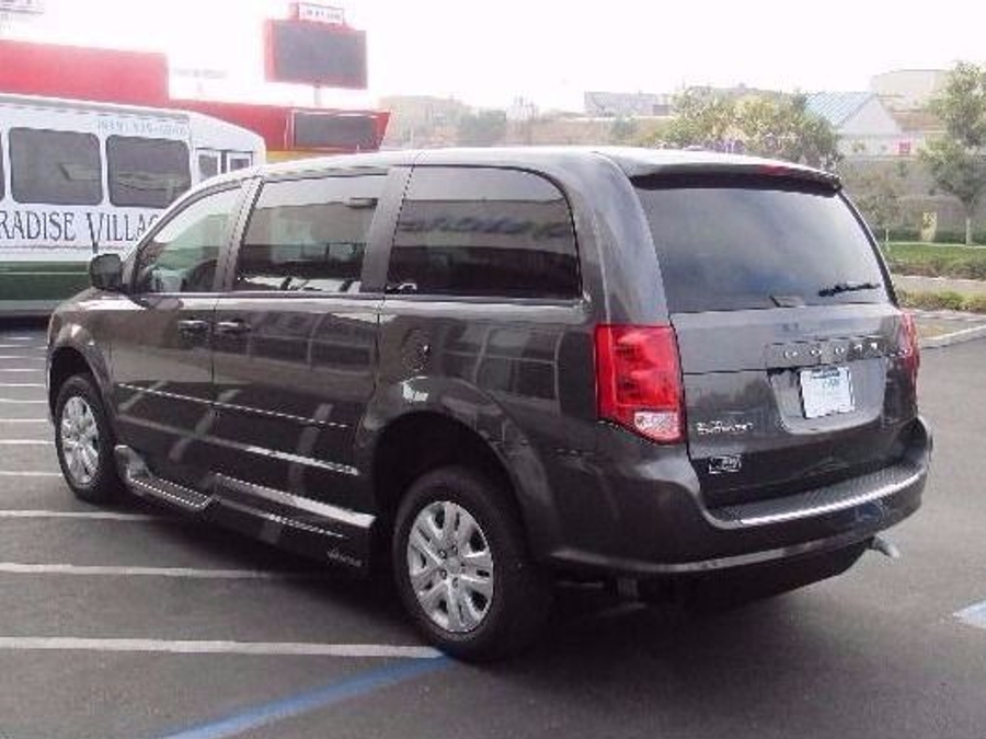 Grey Dodge Grand Caravan image number 2