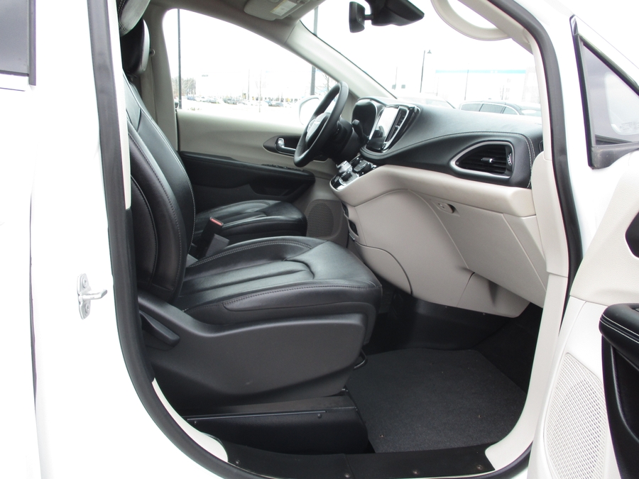 2022 CHRYSLER PACIFICA - Image 9