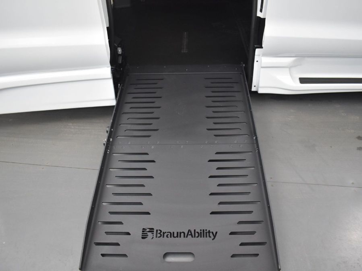 2023 CHRYSLER VOYAGER - Image 11