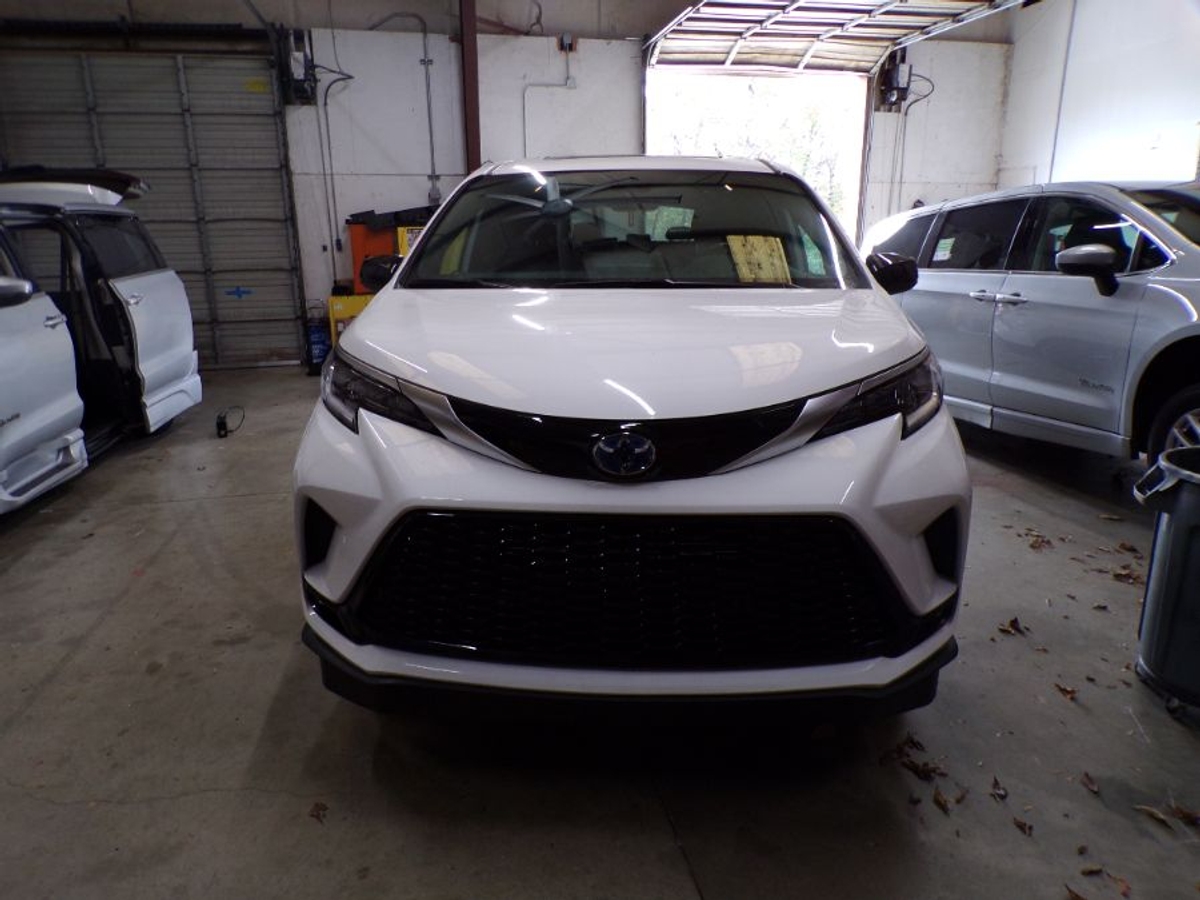 2024 TOYOTA SIENNA - Image 3