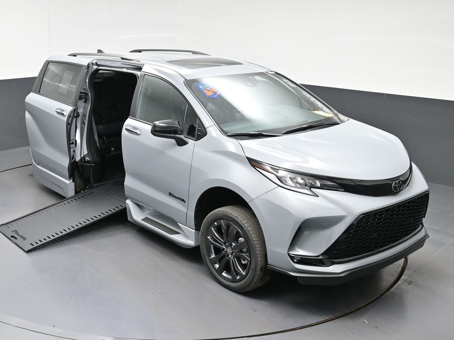 New 2026 Toyota Sienna Hybrid XSE Sport - BraunAbility Side Entry In Floor Automatic Ramp