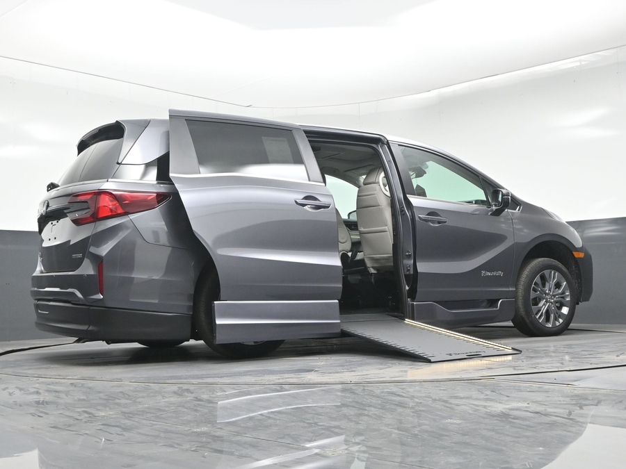 New 2026 Honda Odyssey Touring - BraunAbility Side Entry In Floor Automatic Ramp
