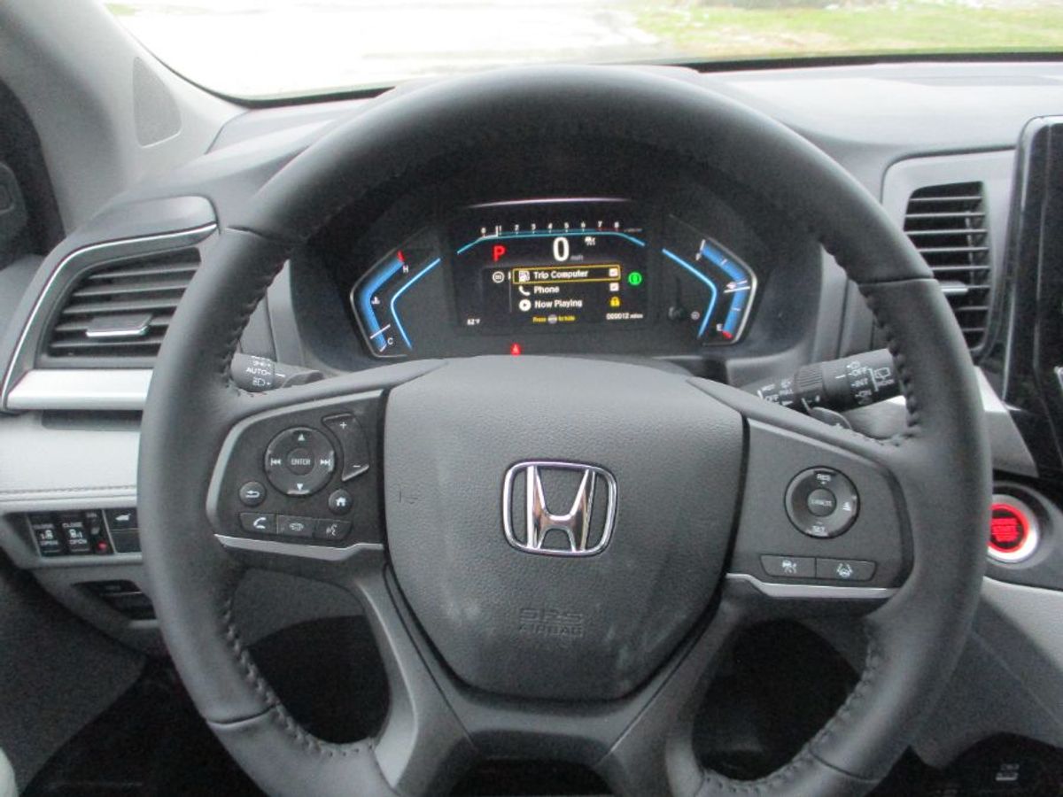 Silver Honda Odyssey image number 13