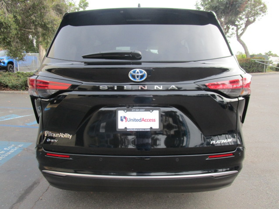 New 2025 Toyota Sienna Hybrid Platinum - BraunAbility Side Entry Entry In Floor Automatic Ramp